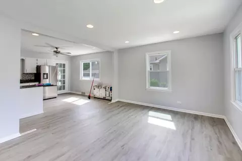Living - 3443 Monroe St, Lansing, IL 60438 photo 1 of 4