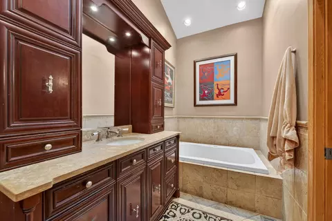 Bath - 1507 Acorn Ct, Wheeling, IL 60090 photo 1 of 5