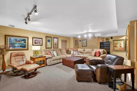 Living - 1507 Acorn Ct, Wheeling, IL 60090 photo 5 of 5