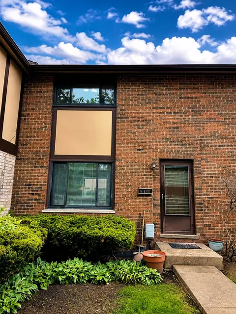 18 W158 16th St, Villa Park, IL 60181