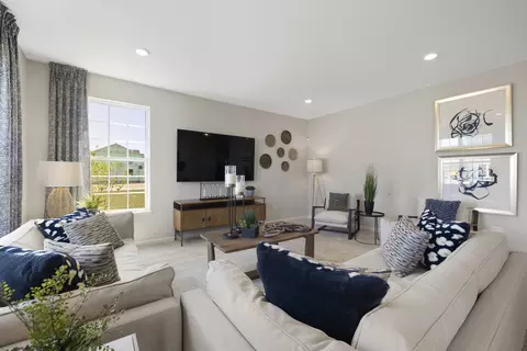 Living - 706 Erwin St, Oswego, IL 60543 photo 2 of 3