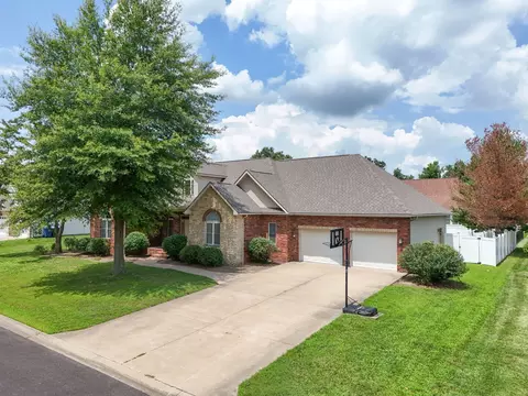 Exterior - 1104 Daybreak Dr, Marion, IL 62959 photo 3 of 5