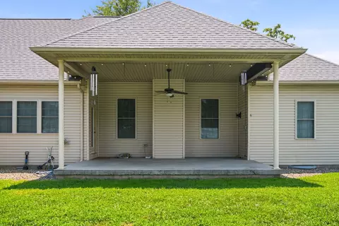Exterior - 1104 Daybreak Dr, Marion, IL 62959 photo 4 of 5