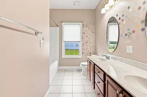 Bath - 1104 Daybreak Dr, Marion, IL 62959 photo 4 of 4