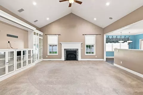 Living - 1104 Daybreak Dr, Marion, IL 62959 photo 1 of 3