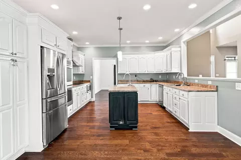 Kitchen - 1104 Daybreak Dr, Marion, IL 62959 photo 3 of 4