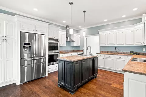 Kitchen - 1104 Daybreak Dr, Marion, IL 62959 photo 2 of 4