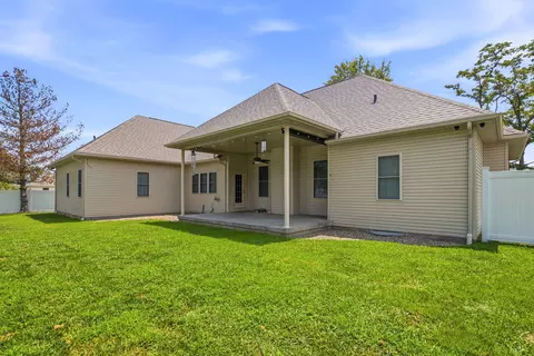 Exterior - 1104 Daybreak Dr, Marion, IL 62959 photo 5 of 5