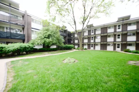4718 Russett Ln #104, Skokie, IL 60076