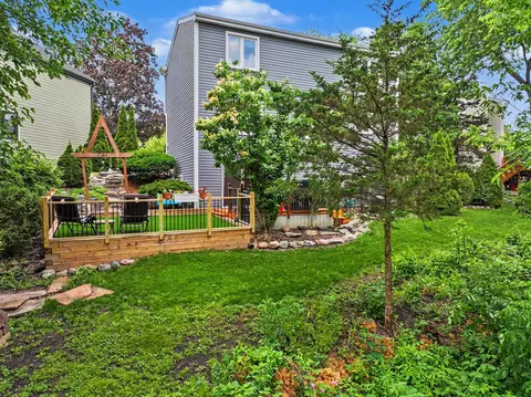 Exterior - 5091 Chambers Dr, Hoffman Estates, IL 60010 photo 3 of 4