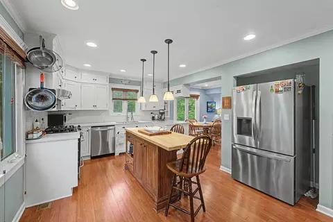 Kitchen - 5091 Chambers Dr, Hoffman Estates, IL 60010 photo 3 of 6