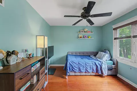 Bedroom - 5091 Chambers Dr, Hoffman Estates, IL 60010 photo 2 of 3