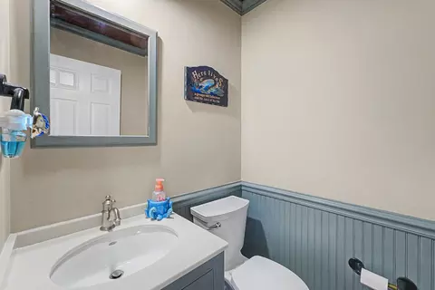 Bath - 5091 Chambers Dr, Hoffman Estates, IL 60010 photo 1 of 4