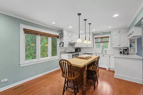 Kitchen - 5091 Chambers Dr, Hoffman Estates, IL 60010 photo 2 of 6