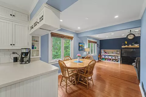 Kitchen - 5091 Chambers Dr, Hoffman Estates, IL 60010 photo 1 of 6