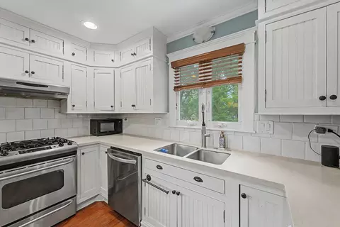 Kitchen - 5091 Chambers Dr, Hoffman Estates, IL 60010 photo 6 of 6