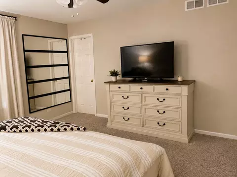 Bedroom - 809 Brodhead Dr, Aurora, IL 60504 photo 2 of 3
