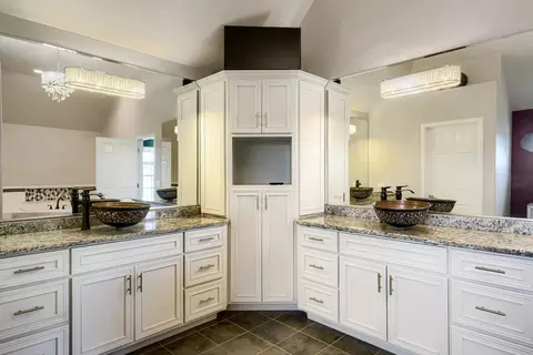 Bath - 25315 W Wilson Ct, Plainfield, IL 60586 photo 2 of 7