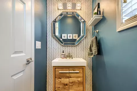Bath - 25315 W Wilson Ct, Plainfield, IL 60586 photo 3 of 7