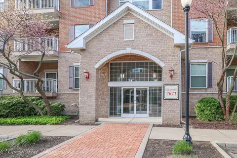 2671 Stone Cir #103, Geneva, IL 60134