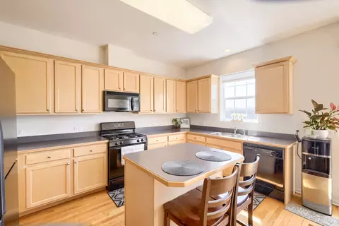 Kitchen - 290 Broadmoor Ln, Bartlett, IL 60103 photo 2 of 3
