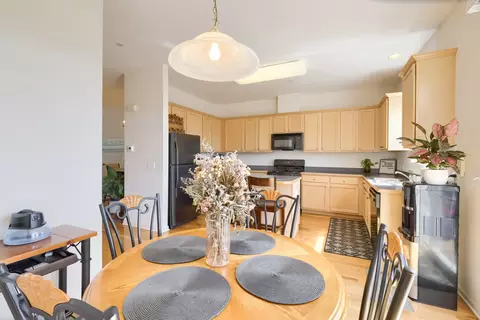 Dining - 290 Broadmoor Ln, Bartlett, IL 60103 photo 3 of 3
