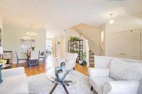 Living - 290 Broadmoor Ln, Bartlett, IL 60103 photo 2 of 4