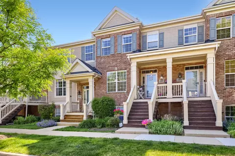 290 Broadmoor Ln, Bartlett, IL 60103