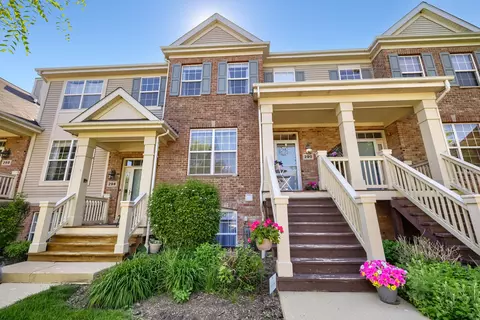 Exterior - 290 Broadmoor Ln, Bartlett, IL 60103 photo 2 of 6