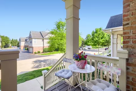 Exterior - 290 Broadmoor Ln, Bartlett, IL 60103 photo 4 of 6