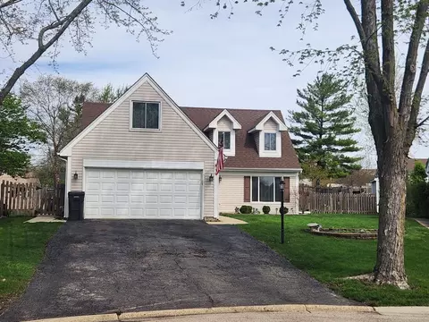 10 Ash Ct, Streamwood, IL 60107