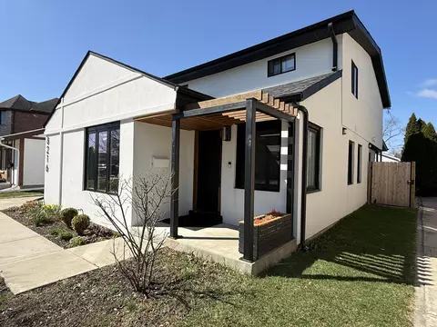 8216 N New England Ave, Niles, IL 60714