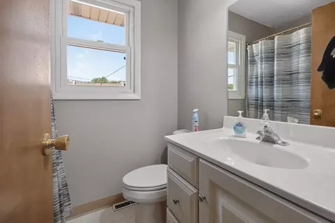 Bath - 105 E Lincoln St #D, Normal, IL 61761 photo 2 of 2