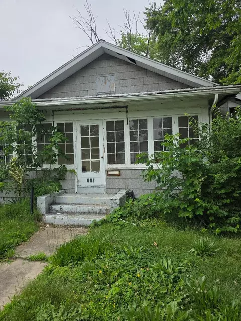 801 Maple St, Zeigler, IL 62999