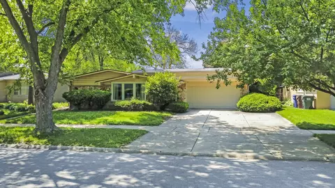 1028 W Ohio St, Glenwood, IL 60425