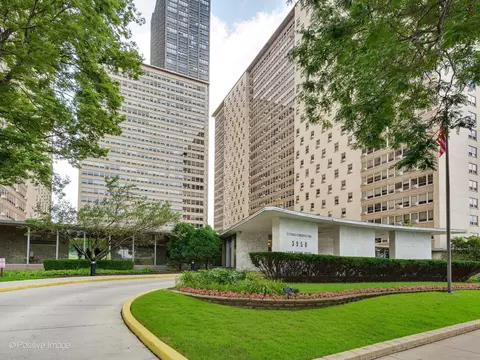 3950 N Lake Shore Dr #2125, Chicago, IL 60613