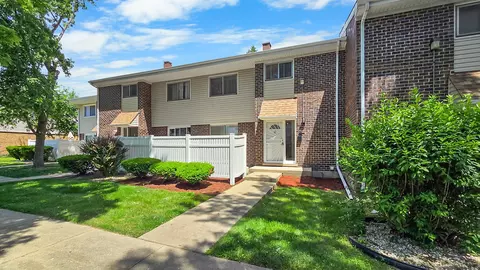 903 White Oak Ln, University Park, IL 60484