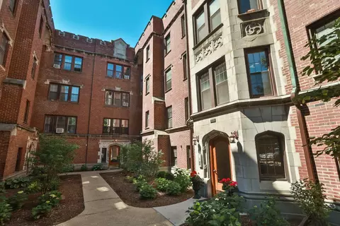 1113 Holley Ct #311, Oak Park, IL 60301