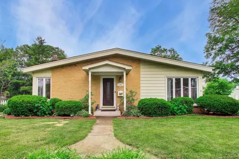 1501 E Fremont St, Arlington Heights, IL 60004