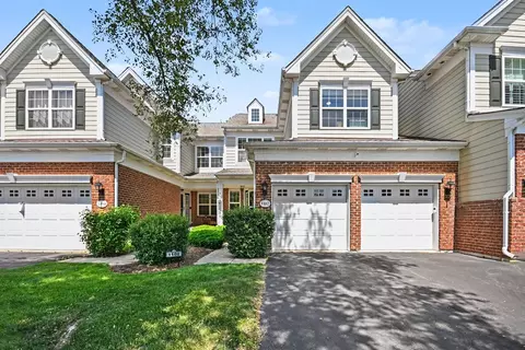 1102 Iron Horse Ct, Elgin, IL 60124