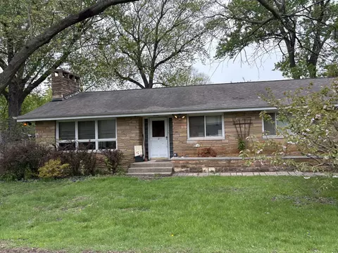 337 Maplewood Dr, Lakemoor, IL 60051