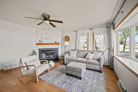 Living - 317 17th St E, Milan, IL 61264 photo 2 of 6