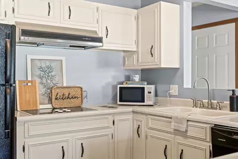 Kitchen - 317 17th St E, Milan, IL 61264 photo 2 of 4