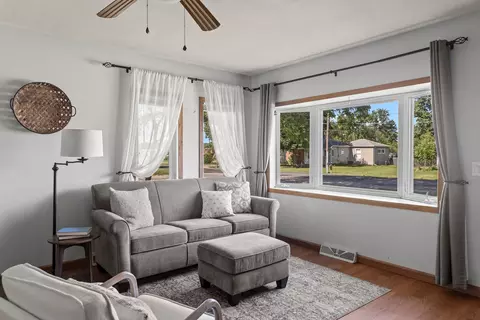 Living - 317 17th St E, Milan, IL 61264 photo 3 of 6