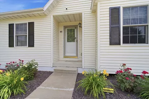 915 Teegan St, Normal, IL 61761 photo 2