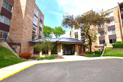 500 W Huntington Commons Rd #157, Mount Prospect, IL 60056