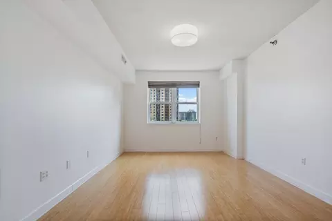 Living - 5 E 14th Pl #602, Chicago, IL 60605 photo 4 of 5