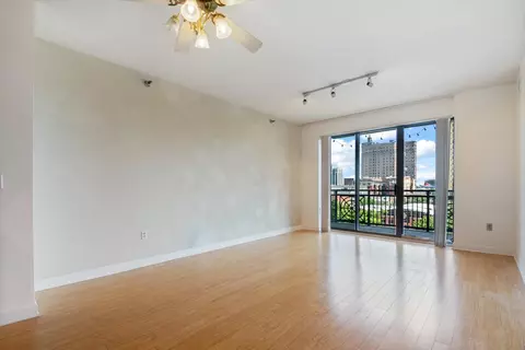 Living - 5 E 14th Pl #602, Chicago, IL 60605 photo 1 of 5