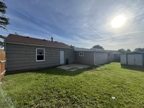 Exterior - 401 E College St, Kewanee, IL 61443 photo 3 of 3