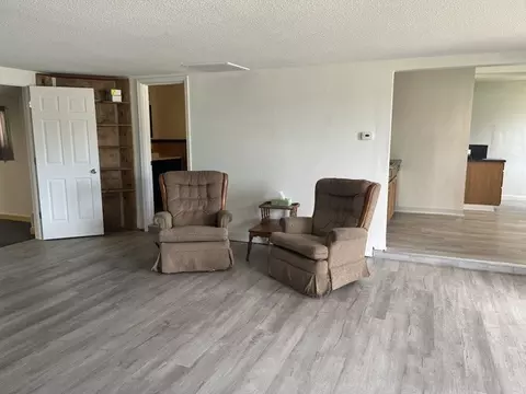 Living - 401 E College St, Kewanee, IL 61443 photo 2 of 3